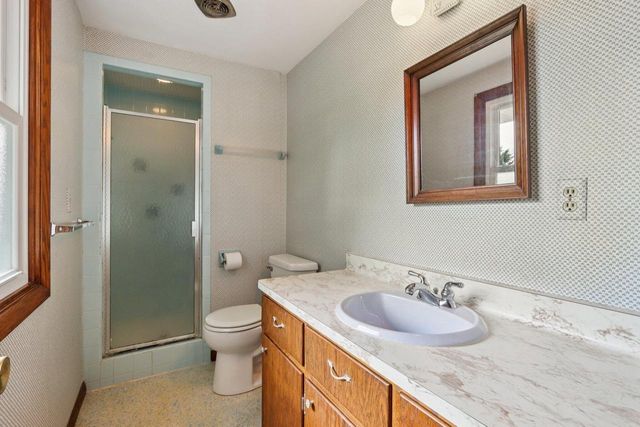 21300 Astolat DRIVE, Brookfield, WI 53045