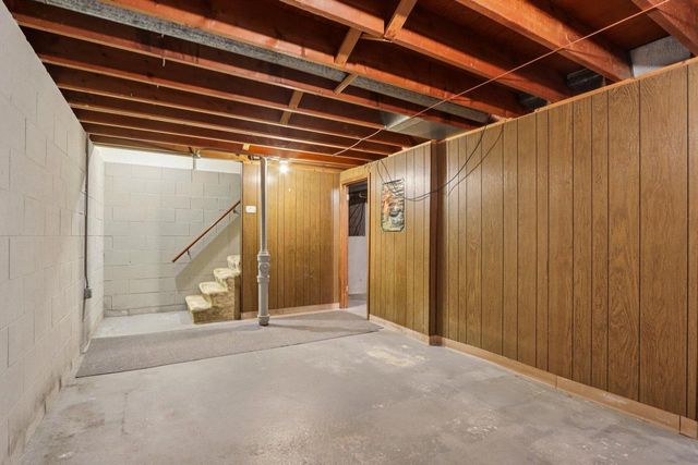 21300 Astolat DRIVE, Brookfield, WI 53045