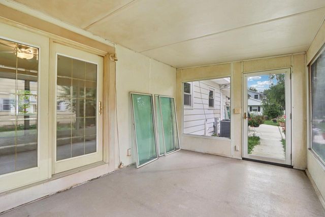 21300 Astolat DRIVE, Brookfield, WI 53045