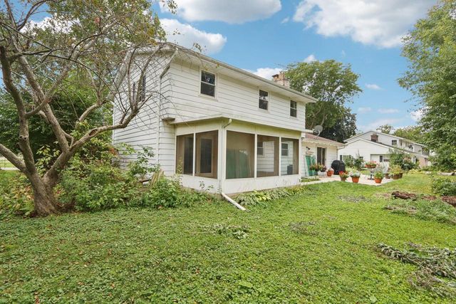 21300 Astolat DRIVE, Brookfield, WI 53045