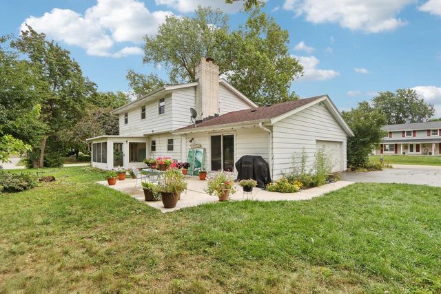 21300 Astolat DRIVE, Brookfield, WI 53045