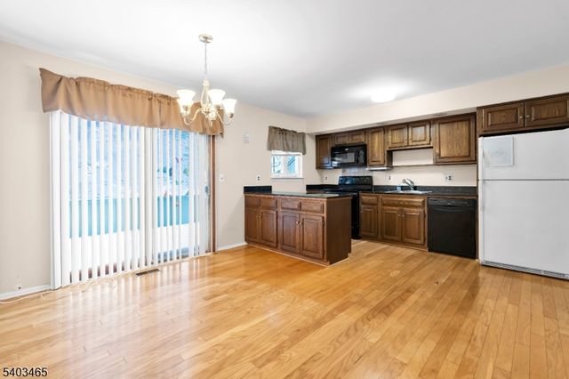 13 Mountain Ridge Dr, Cedar Grove Twp., NJ 07009