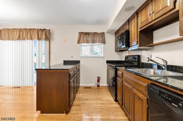 13 Mountain Ridge Dr, Cedar Grove Twp., NJ 07009