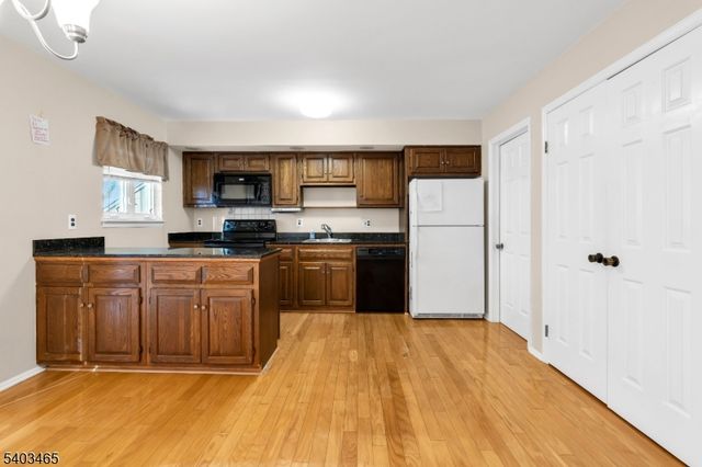 13 Mountain Ridge Dr, Cedar Grove Twp., NJ 07009