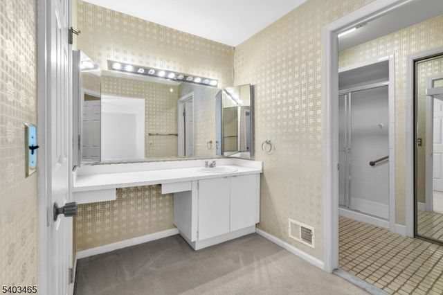 13 Mountain Ridge Dr, Cedar Grove Twp., NJ 07009