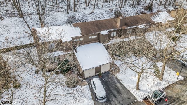 13 Mountain Ridge Dr, Cedar Grove Twp., NJ 07009