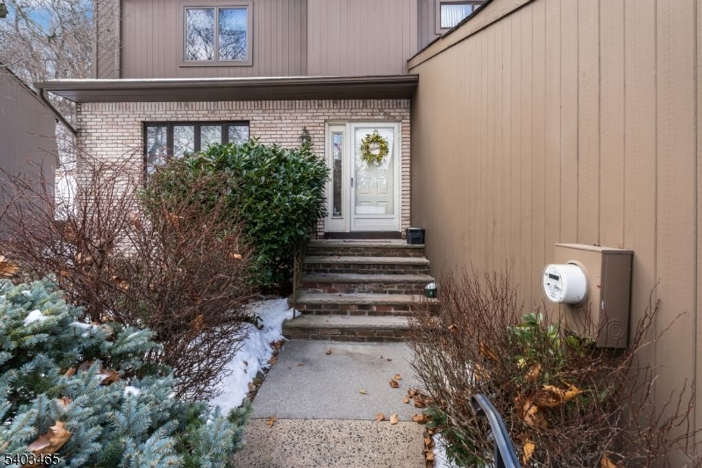 13 Mountain Ridge Dr, Cedar Grove Twp., NJ 07009