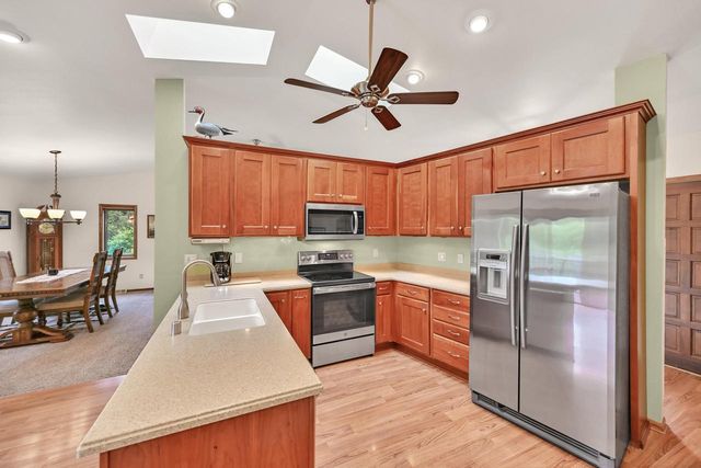 8032 S 66th STREET, Franklin, WI 53132
