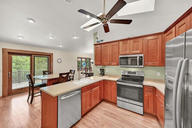 8032 S 66th STREET, Franklin, WI 53132
