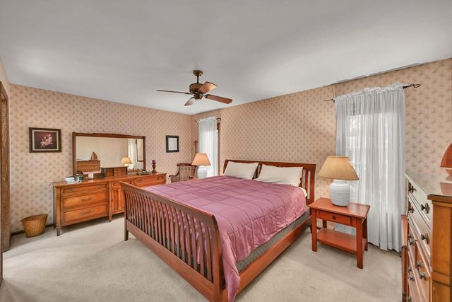 8032 S 66th STREET, Franklin, WI 53132