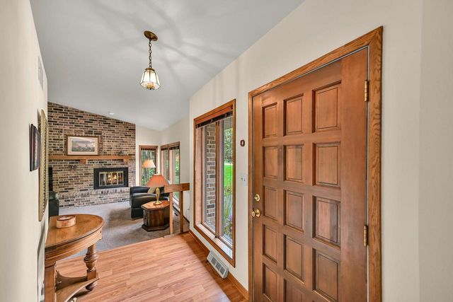 8032 S 66th STREET, Franklin, WI 53132