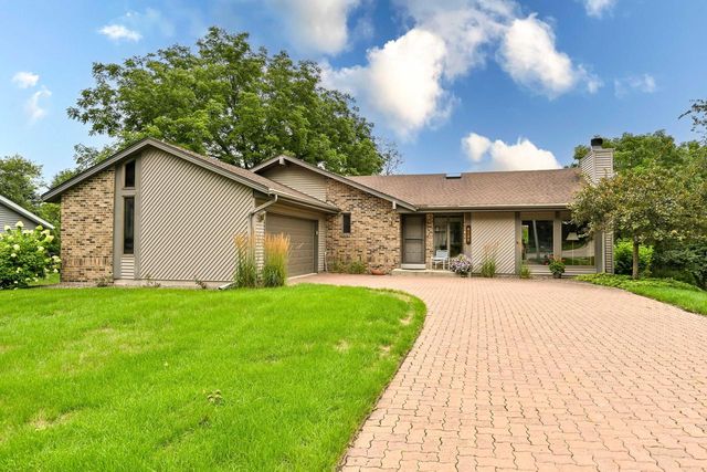 8032 S 66th STREET, Franklin, WI 53132