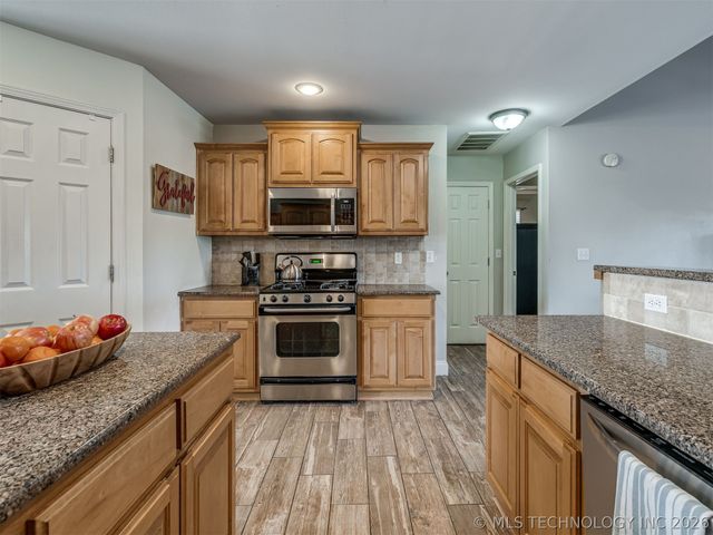 10020 N 100th East Avenue, Owasso, OK 74055