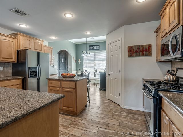 10020 N 100th East Avenue, Owasso, OK 74055