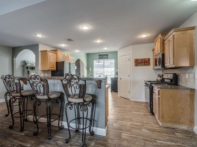 10020 N 100th East Avenue, Owasso, OK 74055