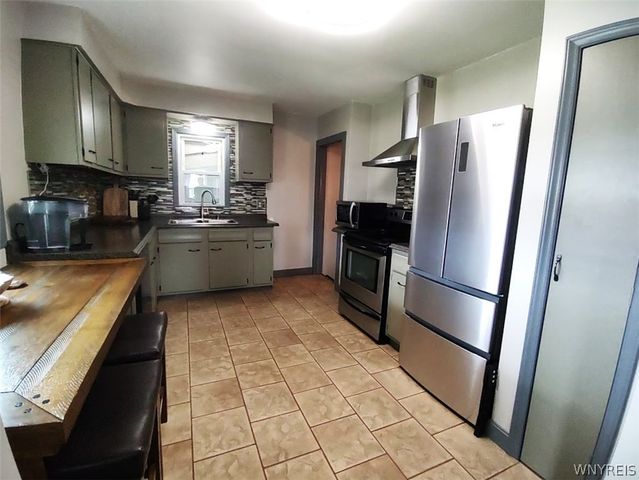 6565 Southwestern Boulevard, Hamburg, NY 14085