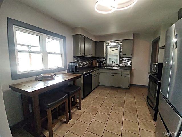 6565 Southwestern Boulevard, Hamburg, NY 14085