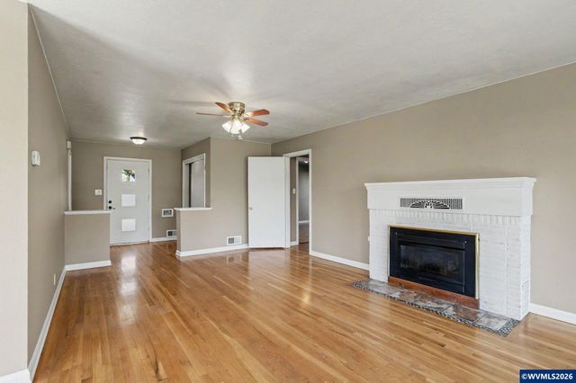 1980 17th St NE, Salem, OR 97301