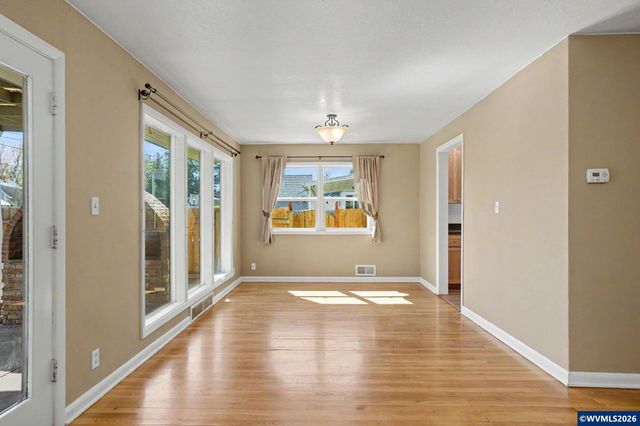 1980 17th St NE, Salem, OR 97301