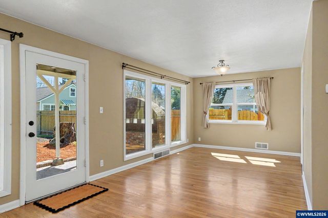 1980 17th St NE, Salem, OR 97301