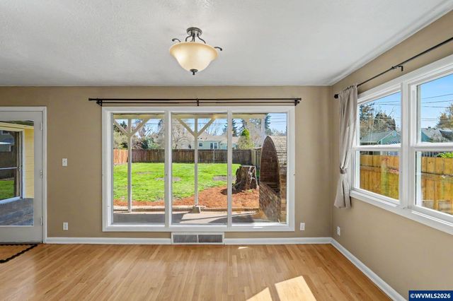 1980 17th St NE, Salem, OR 97301