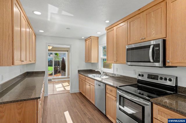 1980 17th St NE, Salem, OR 97301