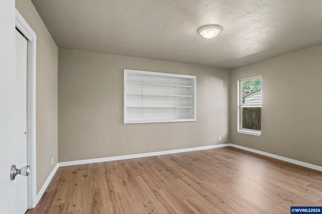 1980 17th St NE, Salem, OR 97301