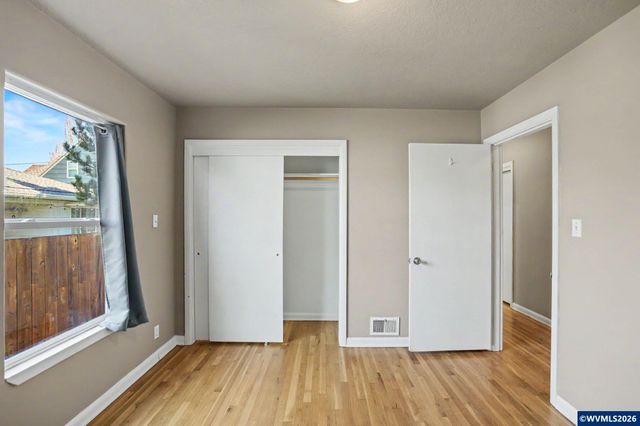 1980 17th St NE, Salem, OR 97301