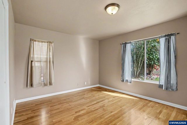 1980 17th St NE, Salem, OR 97301