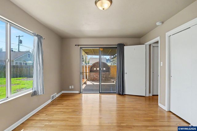 1980 17th St NE, Salem, OR 97301