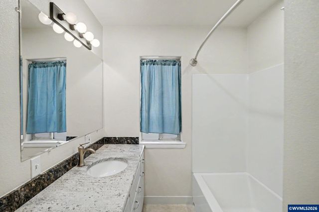 1980 17th St NE, Salem, OR 97301