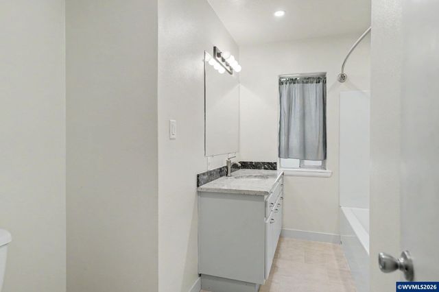 1980 17th St NE, Salem, OR 97301