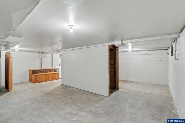 1980 17th St NE, Salem, OR 97301