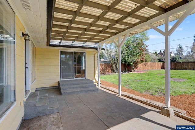 1980 17th St NE, Salem, OR 97301