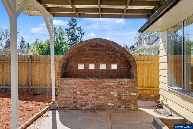 1980 17th St NE, Salem, OR 97301