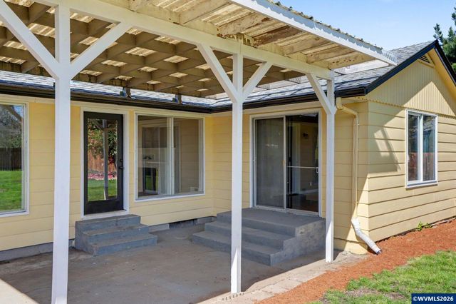 1980 17th St NE, Salem, OR 97301