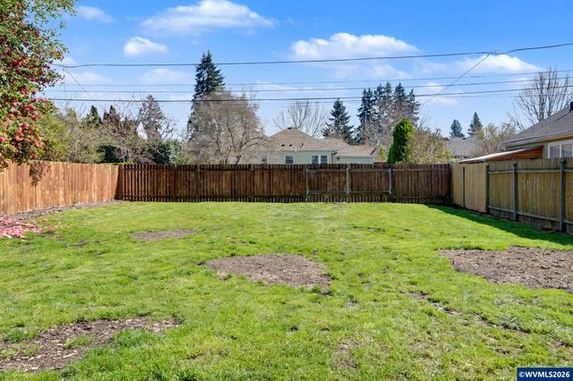 1980 17th St NE, Salem, OR 97301