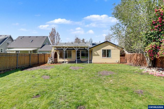 1980 17th St NE, Salem, OR 97301