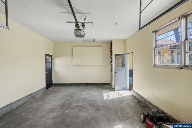 1980 17th St NE, Salem, OR 97301