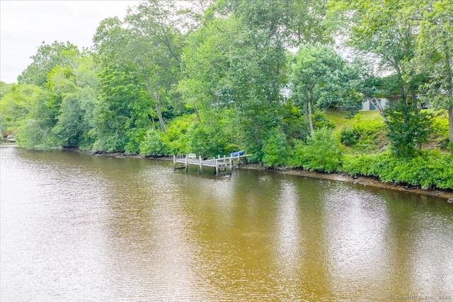 41B River Road, Essex, CT 06426