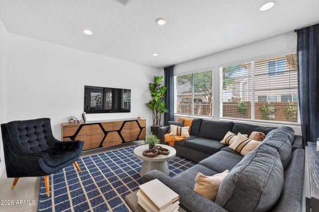 10203 E ULYSSES Avenue, Mesa, AZ 85212