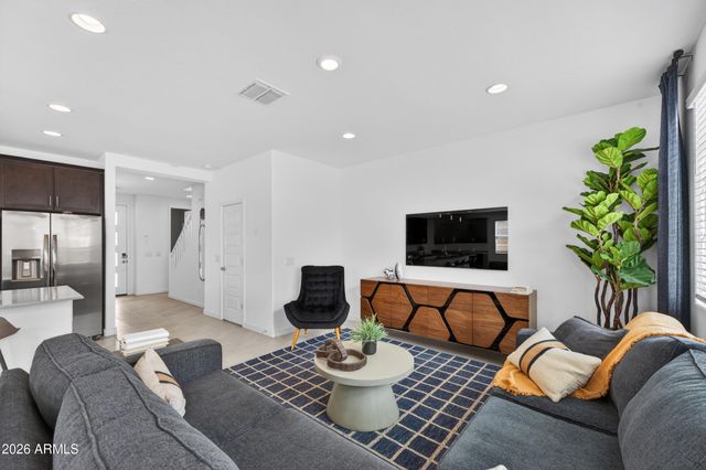 10203 E ULYSSES Avenue, Mesa, AZ 85212