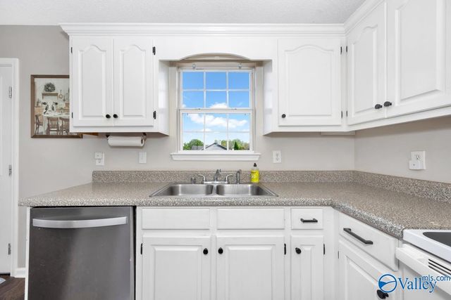 101 Green Lea Lane, New Market, AL 35761