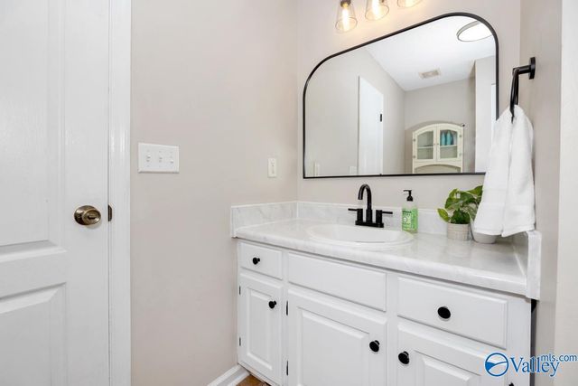 101 Green Lea Lane, New Market, AL 35761