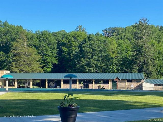 17 Valley Avenue, Central Valley, NY 10917
