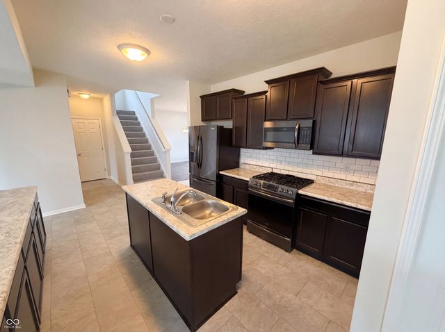 8095 Brookville Way, Avon, IN 46123