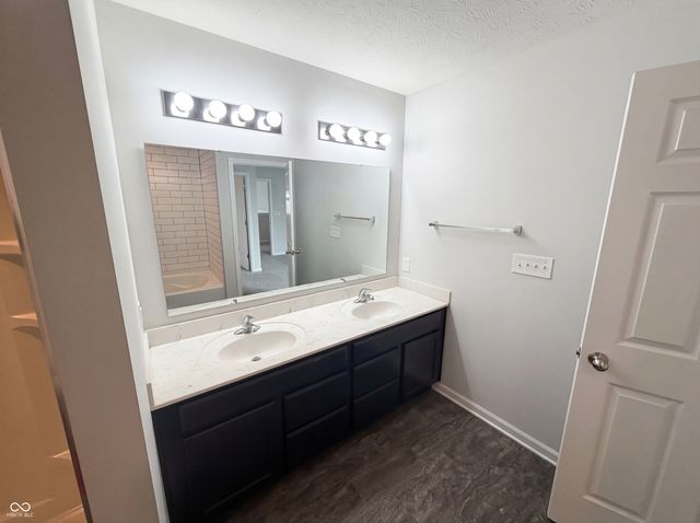 8095 Brookville Way, Avon, IN 46123