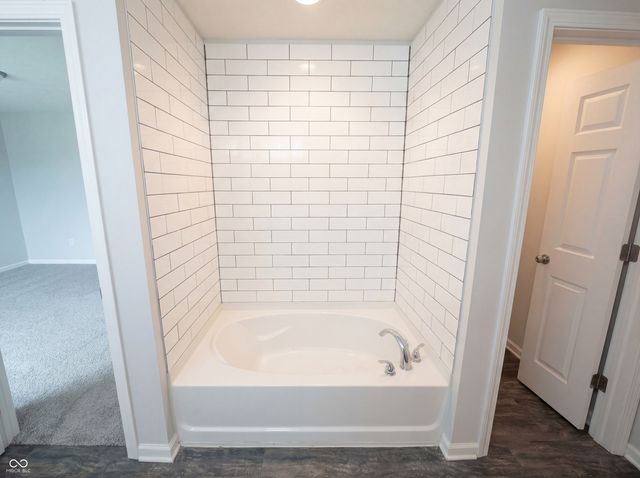 8095 Brookville Way, Avon, IN 46123