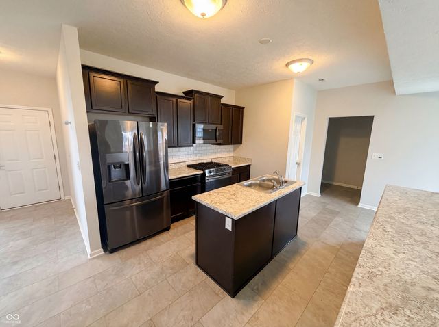 8095 Brookville Way, Avon, IN 46123