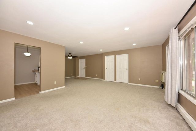162 Heidel ROAD #5, Thiensville, WI 53092